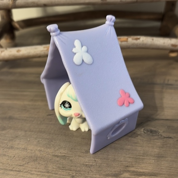 PRE OWNED HASBRO Littlest Pet Shop - Purple Camping Tent & Snow Bunny Rabbit - Picture 2 of 15